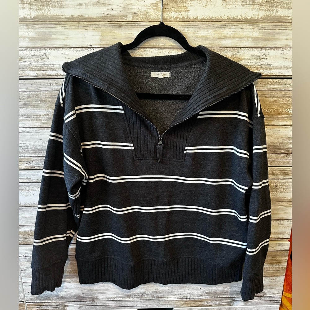 🩶 Maurices Gray White Striped Quarter Zip Sweater Size M Pullover